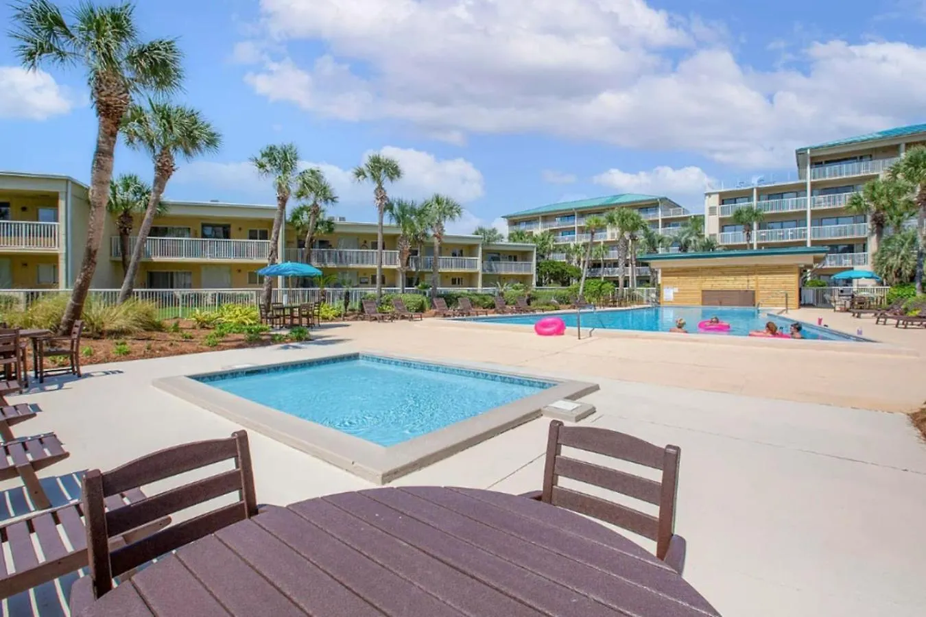 2 Bed Destin Condo Private Beach Access Laundry Fitness Game Room Holiday home